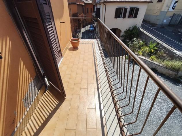 AMPIO TRILOCALE CON TERRAZZO - Foto 9