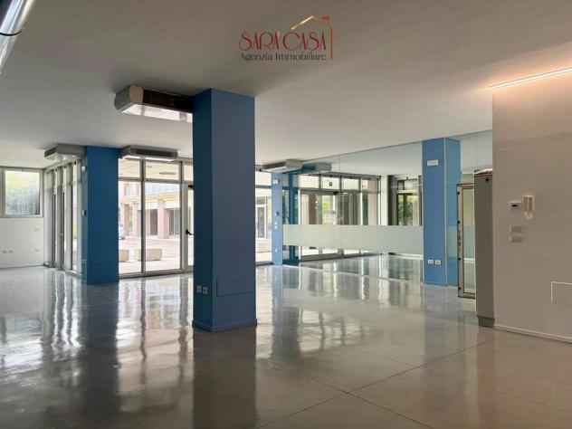 Ampio locale commerciale all'interno del Centro Marconi - Foto 2