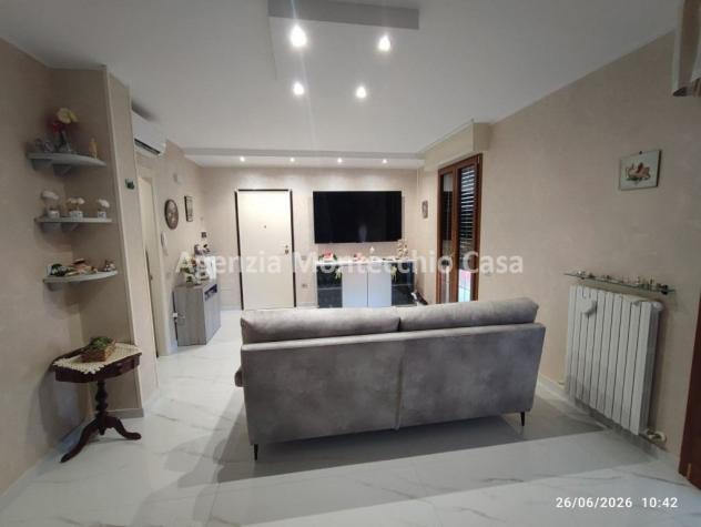 Appartamento completamente ristrutturato con tre camere, taverna, garage e ampio scoperto esclusivo - Foto 2