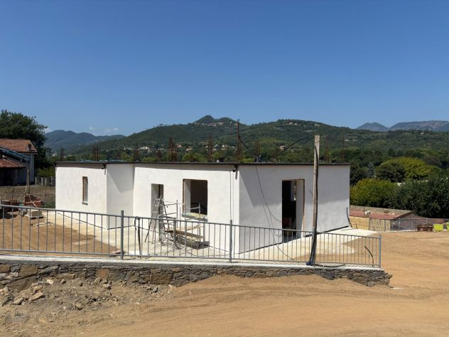 VENDESI VILLA INDIPENDENTE DI NUOVA COSTRUZIONE CON GIARDINO MAGAZZINO E BOX - Foto 10