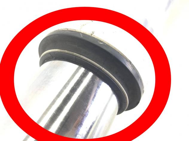DUCATI MONSTER 750 FORCELLA - PUNTI DI RUGGINE SU PARTE BASSA STELO DESTRO 2002 - Foto 8
