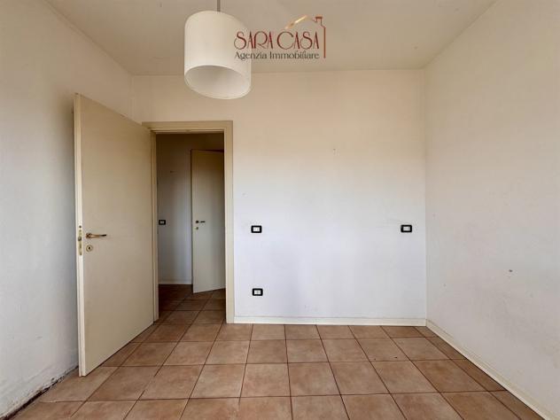 Luminoso appartamento con due camere, terrazzo e garage - Foto 16