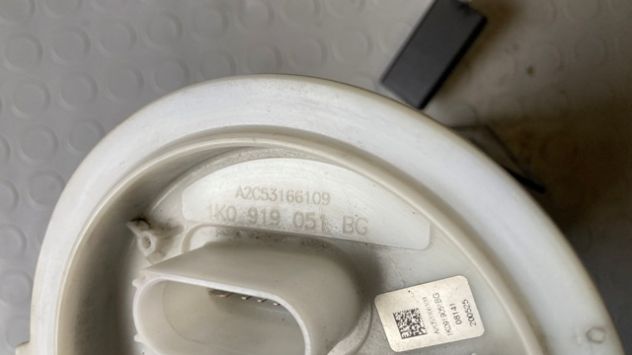 Pompa benzina Volkswagen Golf 5 1.6 del 2007 (1K0919051BG) - Foto 4