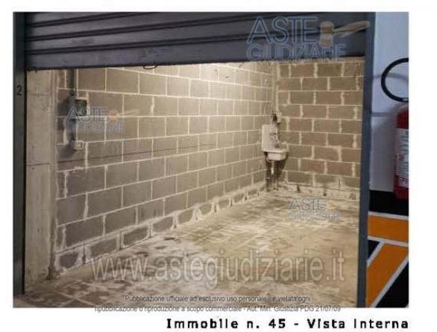 IMMOBILI-IMMOBILE COMMERCIALE-Via Ponchielli, 8/M