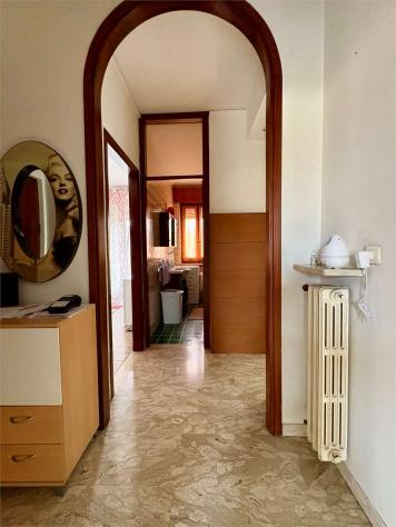 V005490 - AMPIO TRILOCALE CON TERRAZZO ANGOLARE E GARAGE - Foto 11