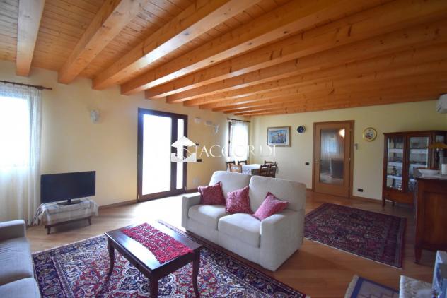 CASA INDIPENDENTE di 9 vani e di 300 mq (SAN PIETRO DI FELETTO) rif. GA12