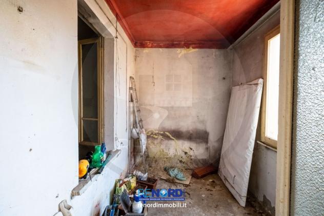 RIF. CC6262 - VALLE SALIMBENE - Villa indipendente suddivisa in due appartamenti, box auto, due cantine, ripostiglio e cortile privato. - Foto 9