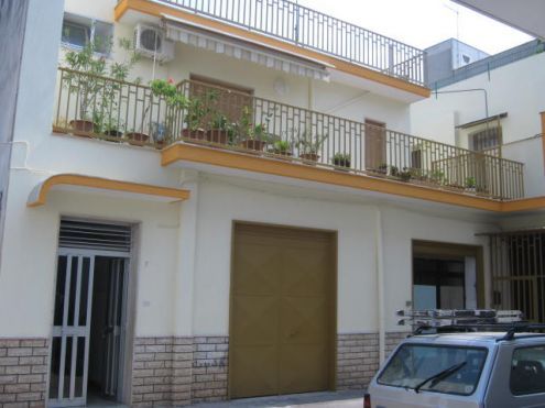 AFFITTASI 2 CAMERE IN APPARTAMENTO CENTRALE A GROTTAGLIE