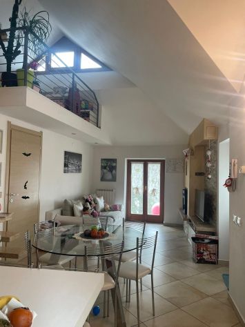 Bilocale 2 balconi 450euro spese incluse Strozza