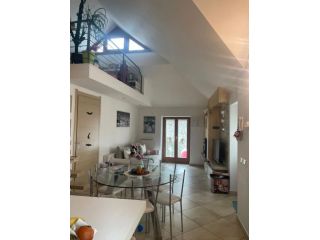 Bilocale 2 balconi 450euro spese incluse Strozza