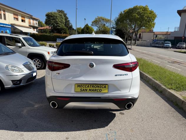 Alfa Romeo Stelvio 2.2 t Business Q4 210cv auto - Foto 5