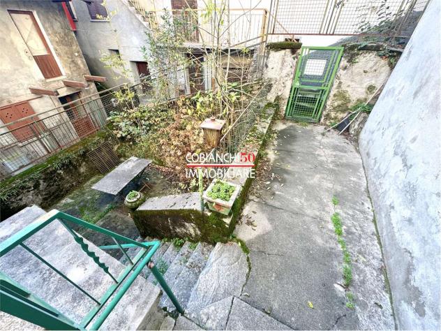 V000690 - UNGIASCA, CASA DA RISTRUTTURARE CON GIARDINO - Foto 11