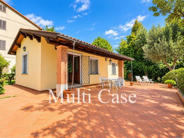 Marina di Pietrasanta – Villa singola con ampia resede, praticamente sul mare.