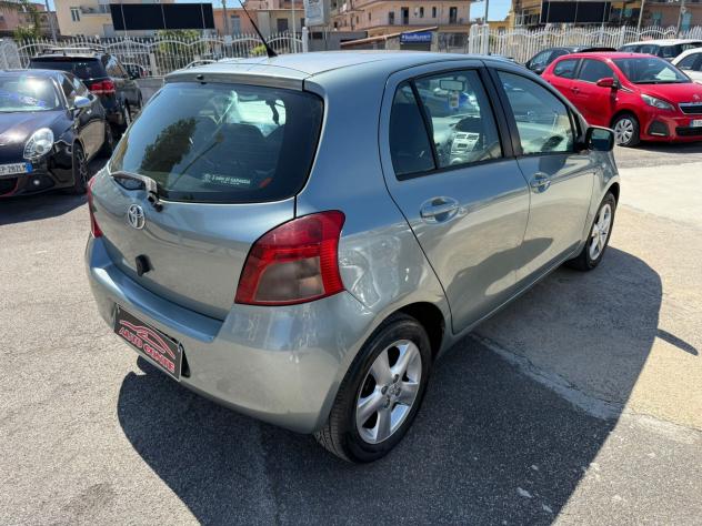 Toyota Yaris 1.4 D-4D 5 porte - Foto 4