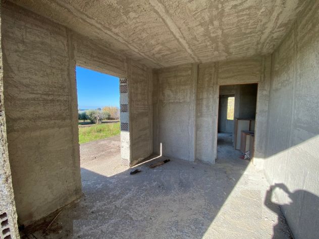 VILLA PANORAMICA ALLO STATO GREZZO CON TERRENO DI 3.800 MQ CIRCA - -RIF. V2508 - Foto 5