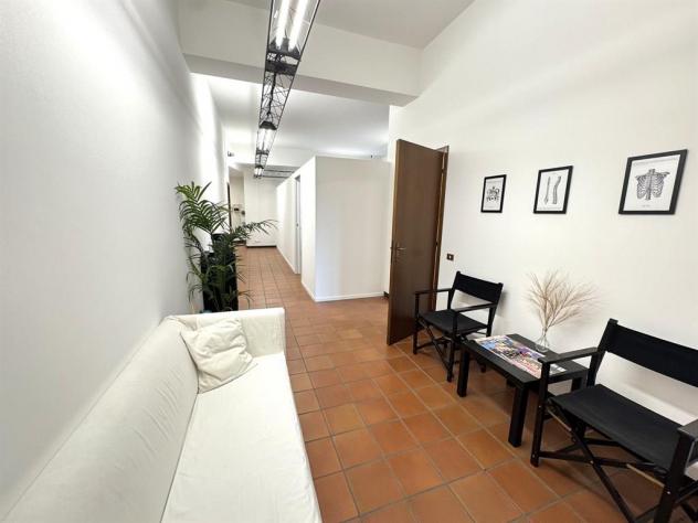 Monza zona ospedale San Gerardo - AFFITTASI ufficio con box doppio - Foto 11