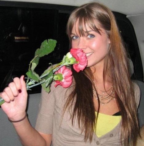 Donna di Prato, 28 anni. Fisico Sportivo Tel:
