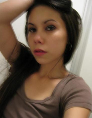 Donna di Riva Ligure, 29 anni.  Fisico Normale Tel:
