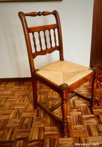 Sedie in legno di ciliegio con seduta in paglia
