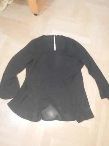 lotto vestiti donna taglia M. 1 felpa Sisley verde 1 pantalone grigio 1 maglia n - Foto 5