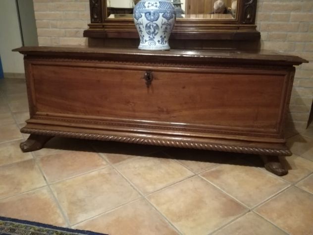 Cassapanca noce XVIII secolo