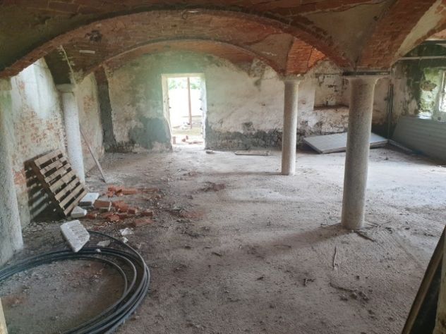 ABITAZIONE PIU' MAGAZZINO ED AREA DI PERTINENZA - Foto 5