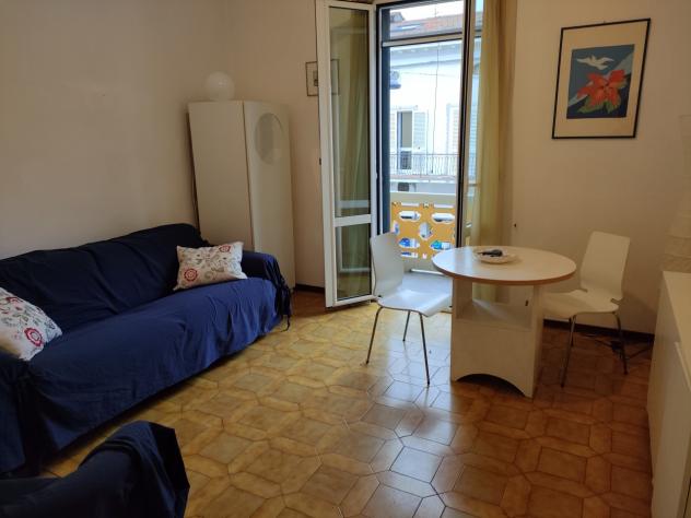 APPARTAMENTO INDIPENDENTE di 4 vani e di 80 mq (VIAREGGIO) rif. AF 0001