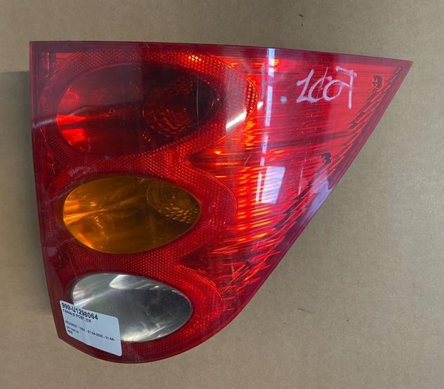 FANALE POST. DX 999-U1298064 Parti elettriche  Fanaleria  Fanali  Fanale post. dx. PEUGEOT - 1007 - 01-04-2005 - 01-06-2010
