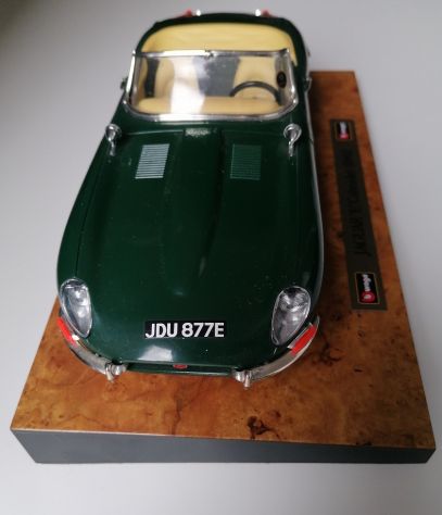 Burago JAGUAR "E" CABRIOLET (1961) verde, modellino statico metallo scala 1:18 - Foto 2