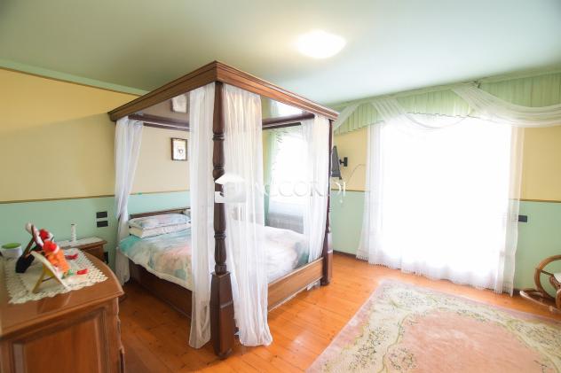 VILLA A SCHIERA di 4 vani e di 252 mq (CAERANO DI SAN MARCO) rif. CM6_1 - Foto 10