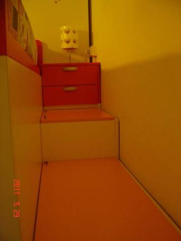 Letto alto ragazzo/a con scalalaterale portaoggetti e comodino - Foto 3