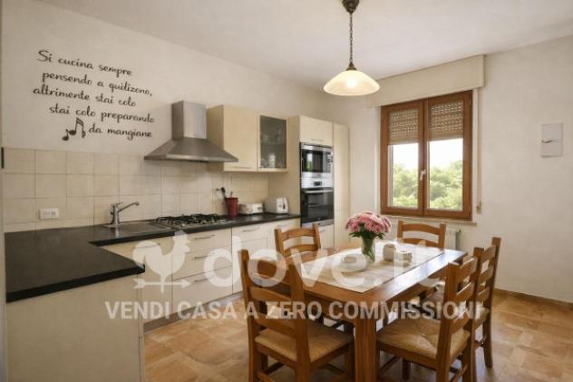 Casa indipendente di 300 m² con più di 5 locali e box auto in vendita a Paciano - Foto 4