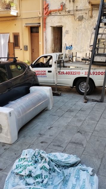 Traslochi,noleggio autoscala,sbarazzi al 338.9200544 - Foto 4
