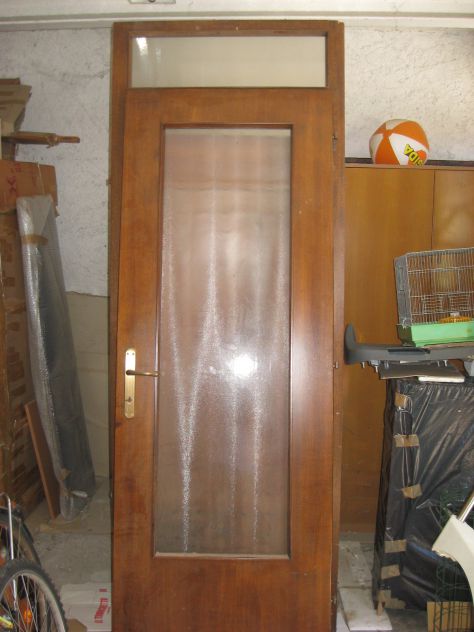 Porta massiccia abitazione.