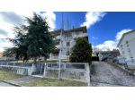 CALCINELLI: Appartamento panoramico con ampio terrazzo e parco condiviso.
s &hellip;