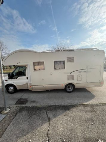 CAMPER