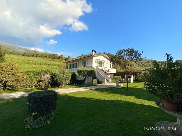 Villa singola formata da 2 appartamenti .
Parco di mq 3.500 - Foto 2