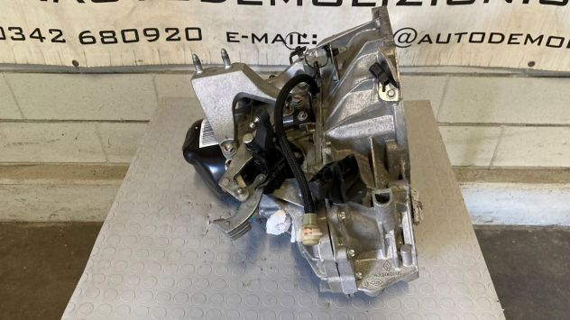 Cambio manuale Dacia Sandero 1.0 benzina del 2018 (304010192R) - Foto 2