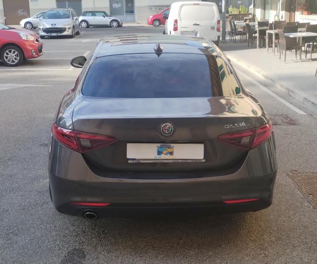 Alfa Romeo Giulia 2.2 Turbodiesel 160 CV AT8 Executive - Foto 10
