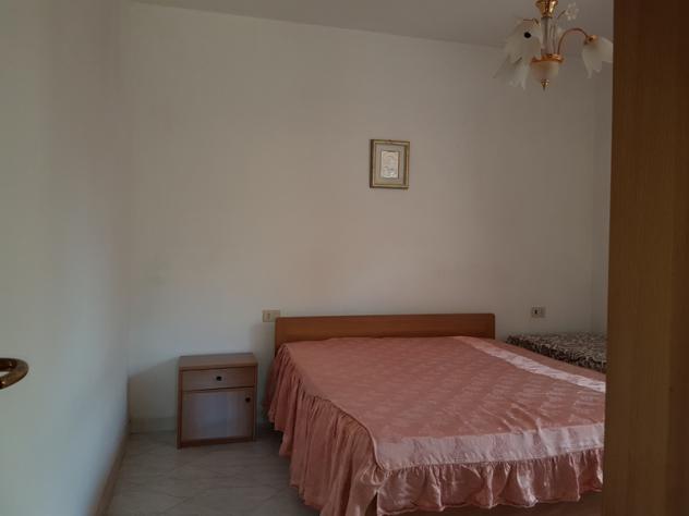 POVEROMO, vicino al Cinquale, vendesi villetta singola con ampio giardino. L'immobile è situato vicino al mare e si compone internamente di soggiorno - Foto 6