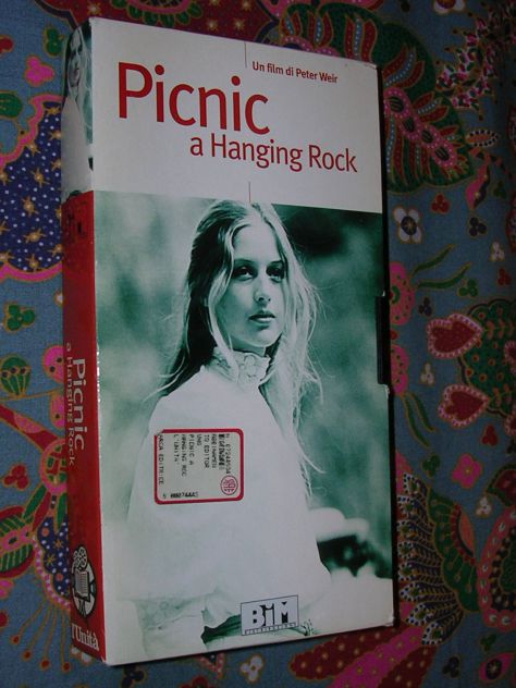 PICNIC A HANGING ROCK