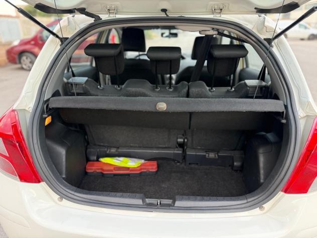 Toyota Yaris 1.0 5 porte Now - Foto 5