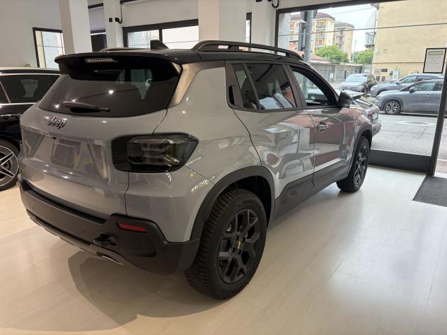 Jeep Avenger 4xe Hybrid 1.2 MHEV 4xe The North Face - Foto 2