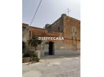 V2551 - In vendita casa con magazzino