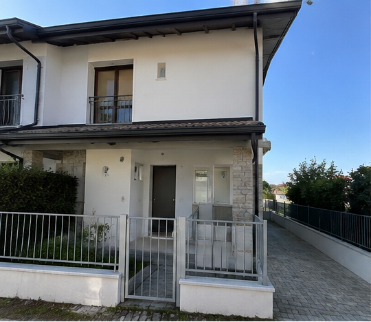 LEINI VIA FRATELLI FIORE SEMI INDIPENDENTE CON GIARDINO PRIVATO