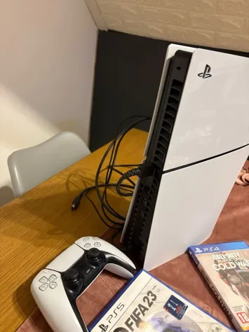 Sony PS5 Digital Edition Console - Bianco + 4 Giochi - Foto 3