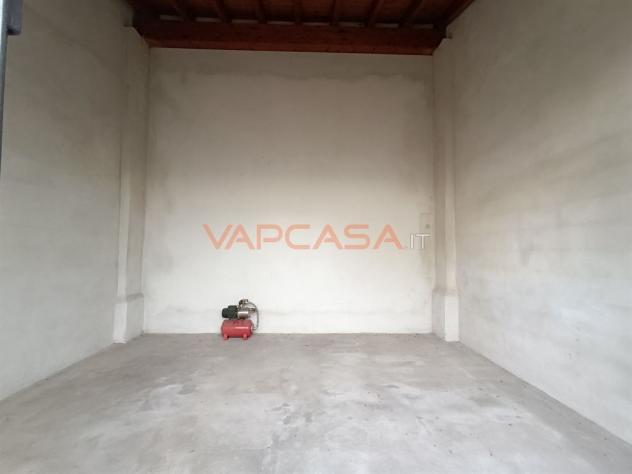 RUSTICO CON PROGETTO APPROVATO, DUE AUTORIMESSE E CORTILE - Foto 14