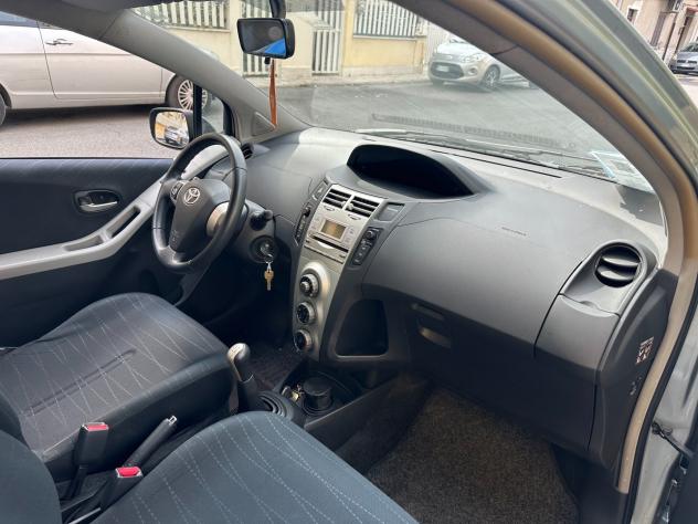Toyota Yaris 1.3 Benzina 5 porte 87cv Ottima anche x NEOPATENTATI - Foto 5