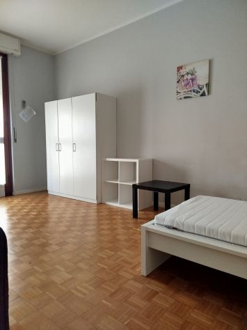 STANZA SINGOLA TUTTO INCLUSO PARMA CENTRO STORICO - Foto 4