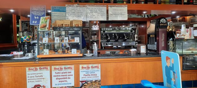 BAR CAFFETTERIA- AL CENTRO DI CESANO BOSCONE - HA ANCHE CANNA FUMARIA E